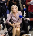 Les chaînes télé déroulent le tapis rouge devant Marine Le Pen 